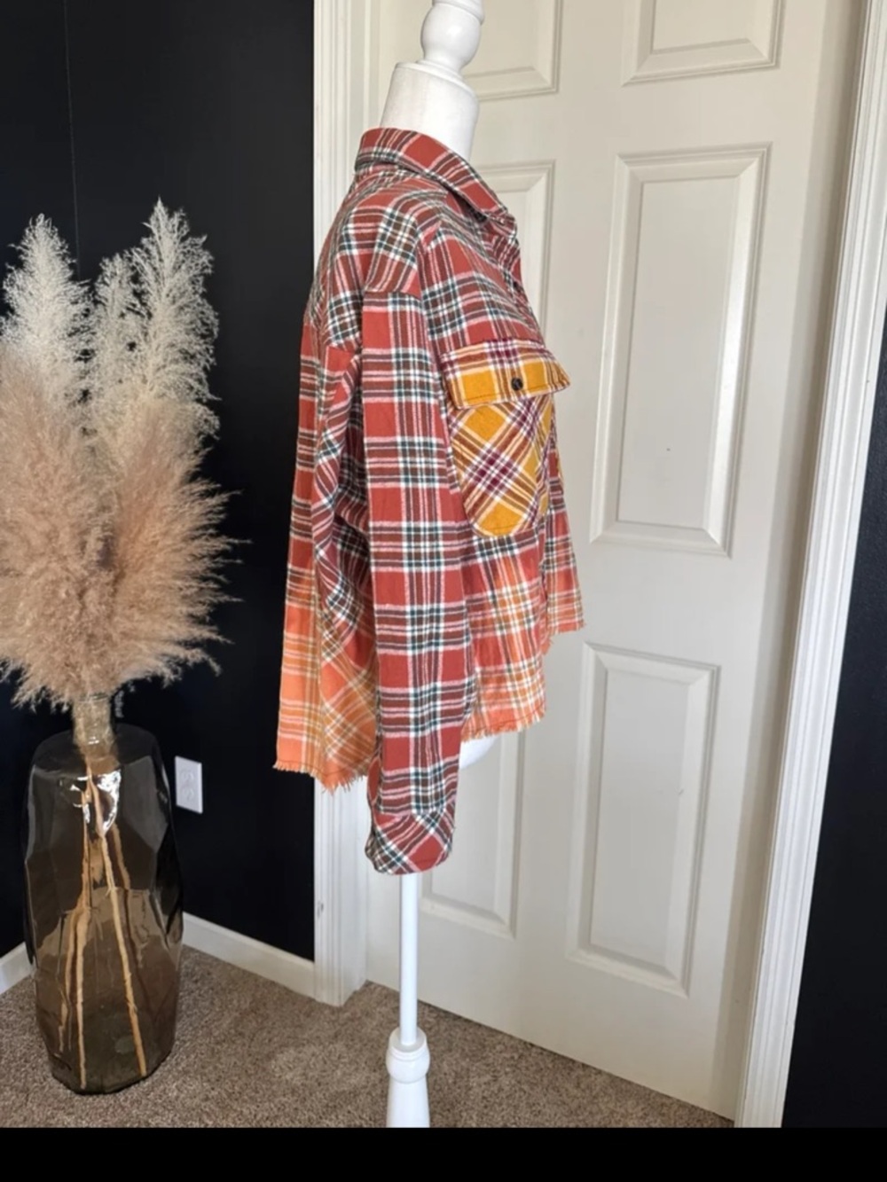 Oli & Hali Cropped Button Front Raw Hem Plaid Flannel Shirt size Medium - Picture 5 of 12